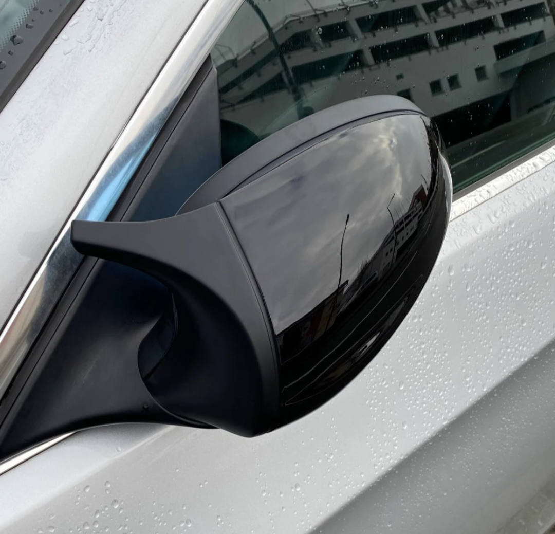 Coques de rétroviseurs type M Performance noires brillantes pour BMW Série 1 E87 et E81 (2004 - 2009)