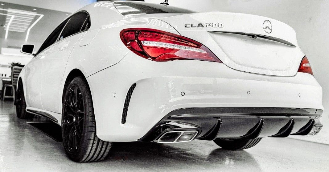 Diffuseur et sorties d'échappement pare-choc arrière look 45 AMG pour Mercedes CLA W117 (2013 - 2018)