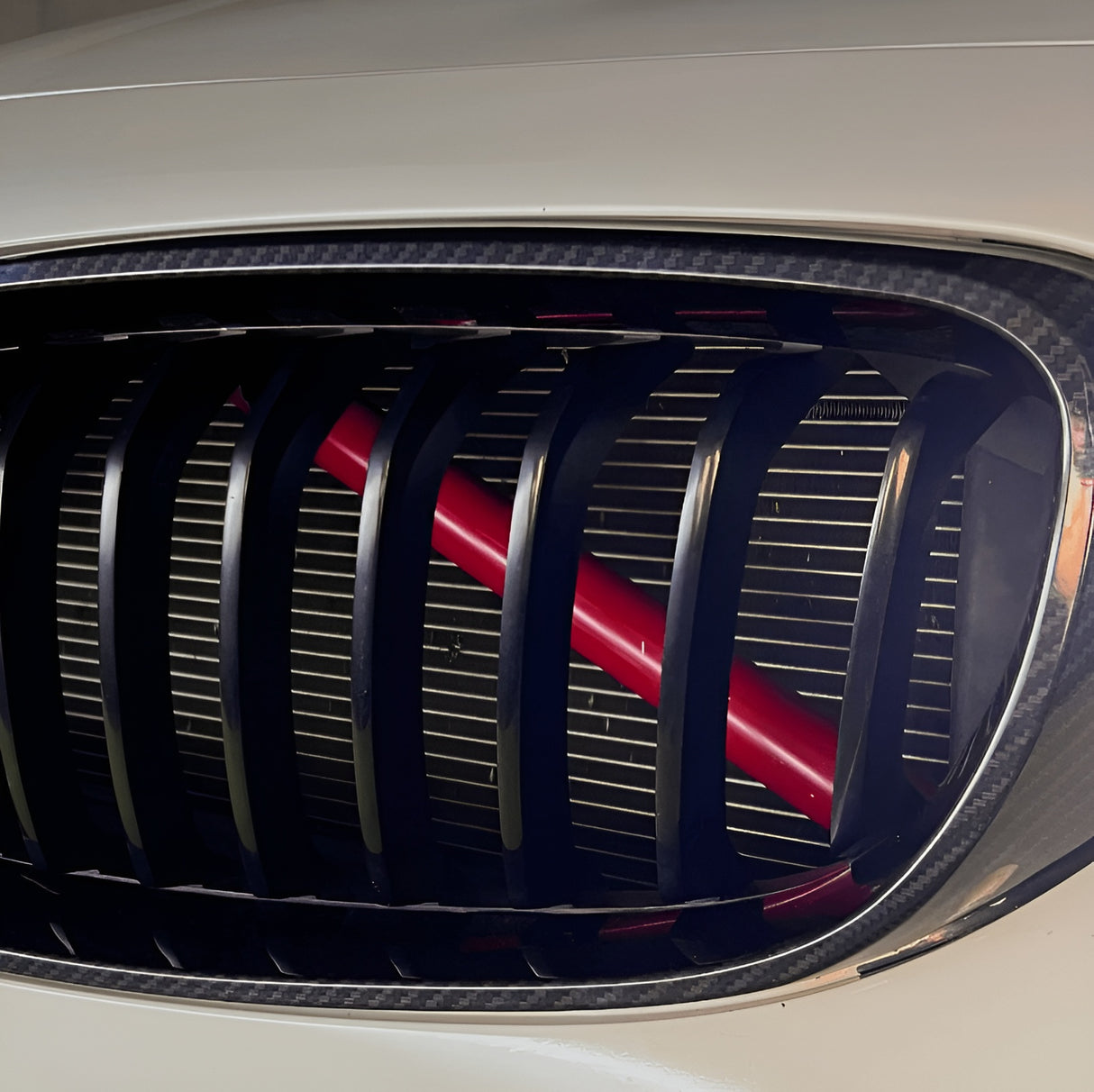 Garnitures Barres de renfort de calandres avant BMW V-Brace de Couleur Blanche Rouge Vert Bleu Jaune