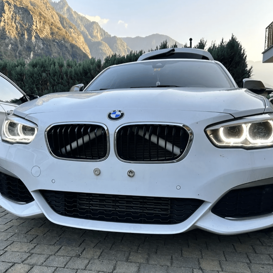 Garnitures Barres de renfort de calandres avant V-Brace Blanches pour BMW