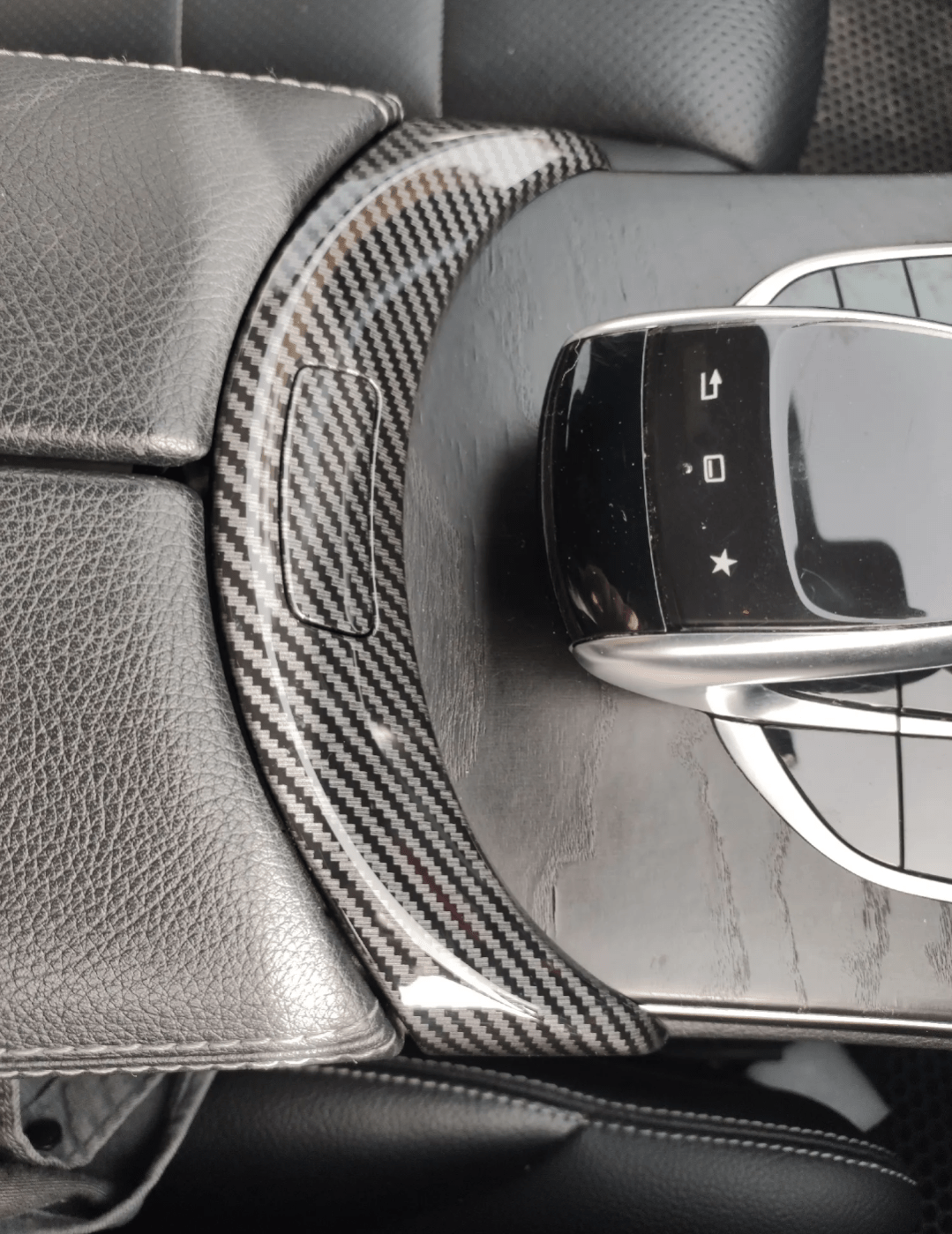 Couvercle d'ouverture de boîte à gant de console centrale carbone replica pour Mercedes Classe C W205