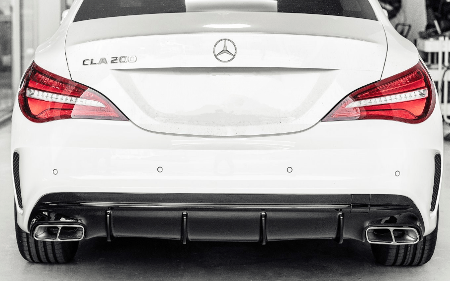 Diffuseur et sorties d'échappement pare-choc arrière look 45 AMG pour Mercedes CLA W117 (2013 à 2018)