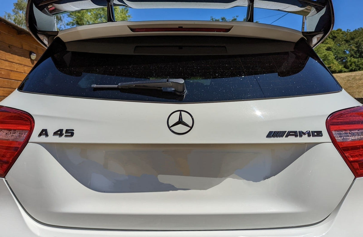 Badges de coffre et logos noirs lettrage Mercedes A 45 AMG