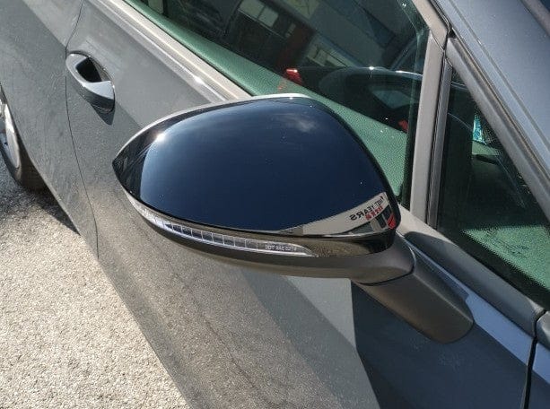 Coques de rétroviseurs noires brillantes VW Golf 8 (2020-Aujourd'hui) VW Golf 8 - Coques de rétroviseurs noires brillantes (2020 - Aujourd'hui)
