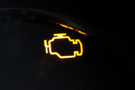 Voyant moteur Peugeot : causes, diagnostic et que faire (208, 308, 3008, 2008)