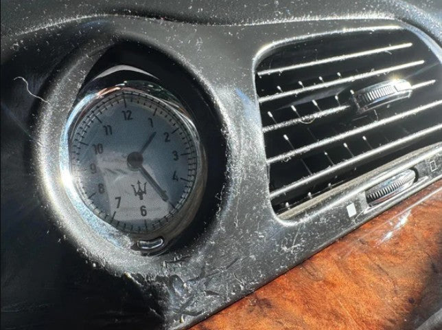 Rénovation des boutons et plastiques collants sur votre Maserati : notre guide pas à pas