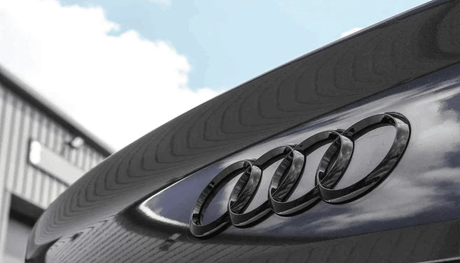 Badges constructeurs et logos déchromés noirs