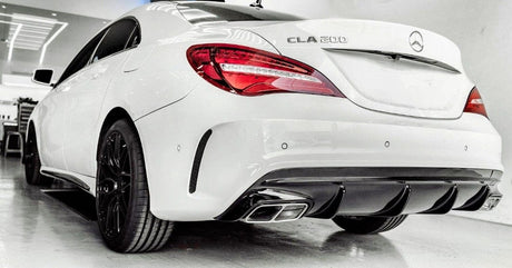 Diffuseur et sorties d'échappement pare-choc arrière look 45 AMG pour Mercedes CLA W117 (2013 - 2018)
