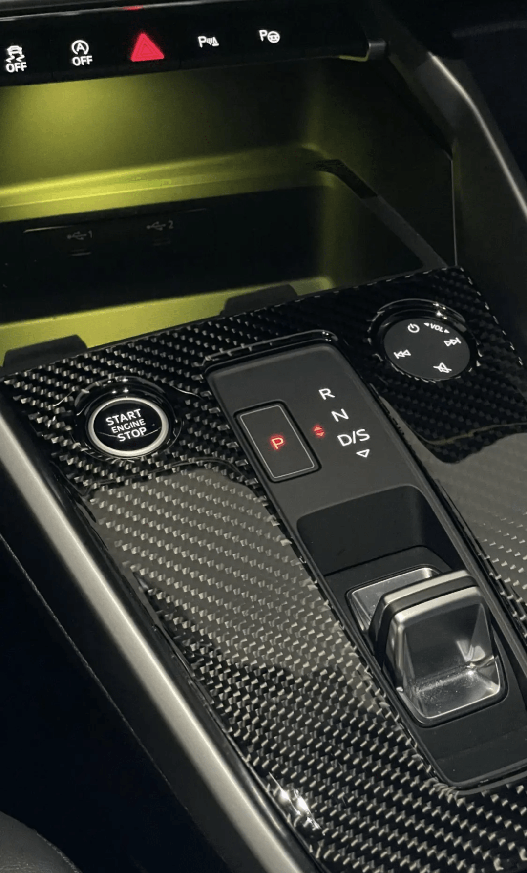 Garniture intérieure entourage de levier de vitesse type carbone pour AUDI A3 8Y (2021 - 2024)