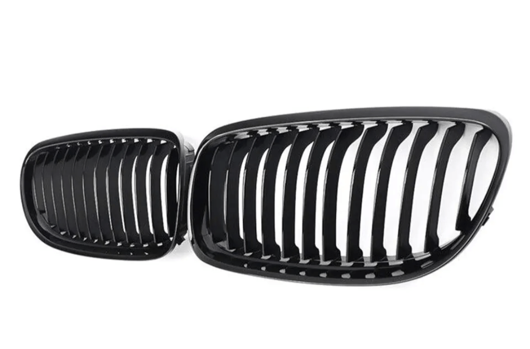 Grilles de calandre noires BMW Série 3 E90 type M Performance (2005-2012) BMW Série 3 E90 - Grilles de calandre noire type M Performance (2005 - 2012)