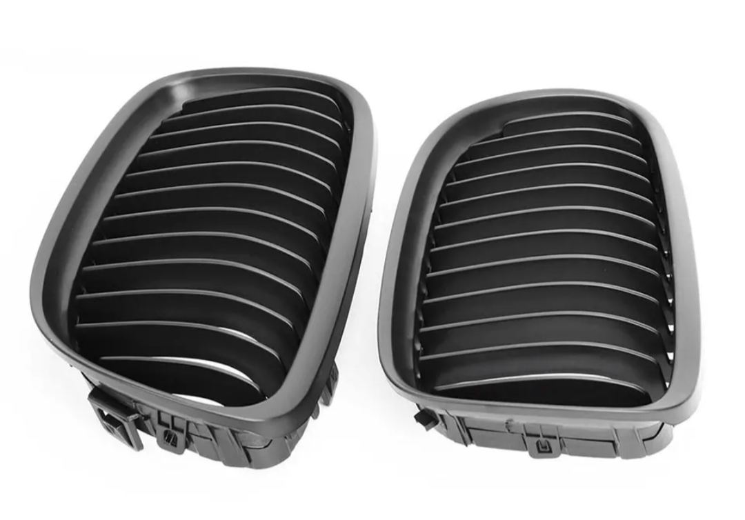 Grilles de calandre noires BMW Série 3 E90 type M Performance (2005-2012) BMW Série 3 E90 - Grilles de calandre noire type M Performance (2005 - 2012)