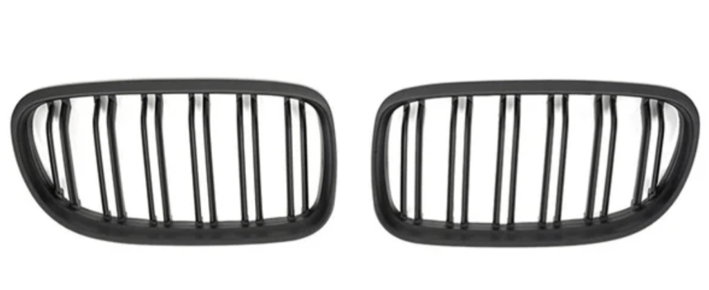 Après restylage (2009 à 2012) / Double lames / Noir mat Grilles de calandre noires BMW Série 3 E90 type M Performance (2005-2012) BMW Série 3 E90 - Grilles de calandre noire type M Performance (2005 - 2012)