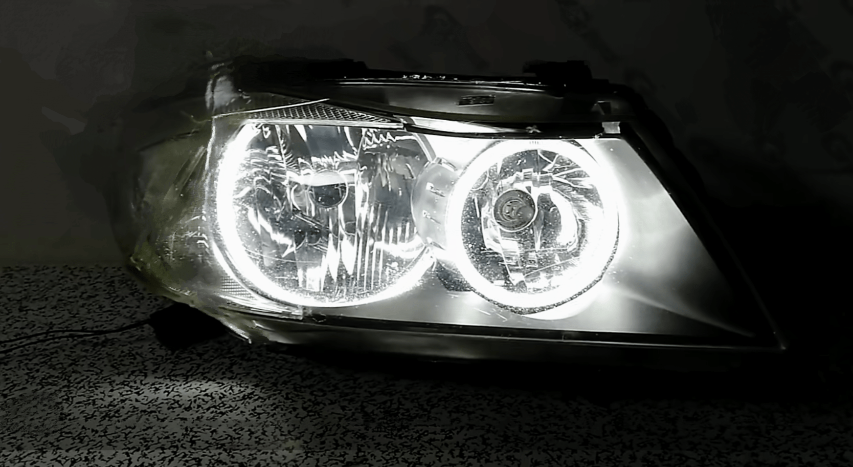 Phares Angel Eyes DTM Anneaux LED pour BMW Série 3 Berline E90 (2005 à 2012)