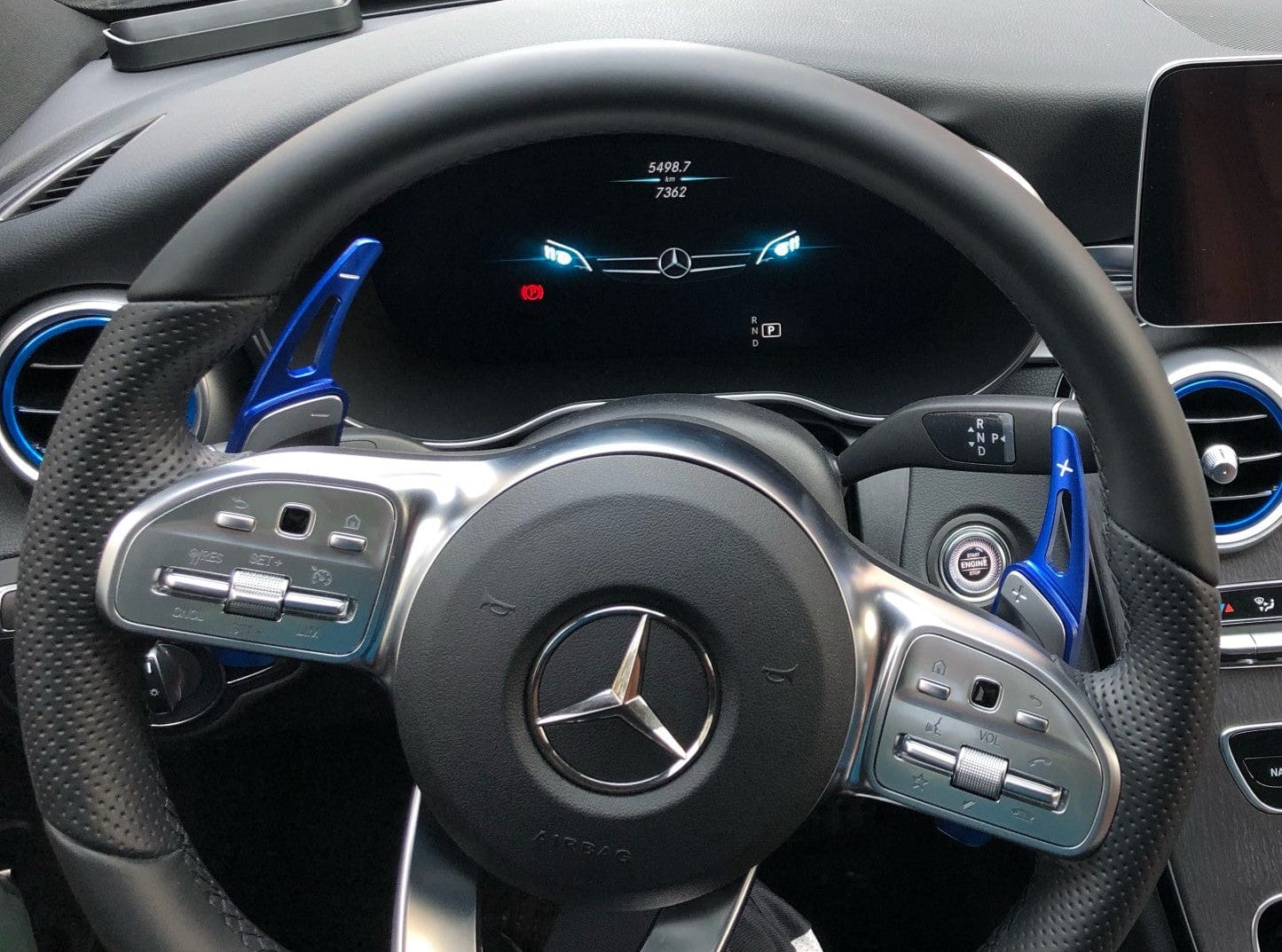 Bleu Palettes au volant Mercedes-Benz Classe A W177 CLA C118 (2019-2023)