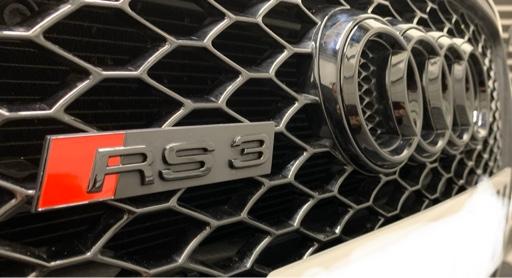 Pack 2 Logos S3 Noir Brillant – Calandre Avant + Coffre Arrière, Compatible Audi S3, Montage Facile