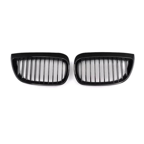 Avant restylage (2004 à 2007) / Simple lame Grilles de calandre noires BMW Série 1 E87 type M Performance (2004 - 2011) BMW Série 1 E87 - Grilles de calandre noires type M Performance (2004 - 2011)