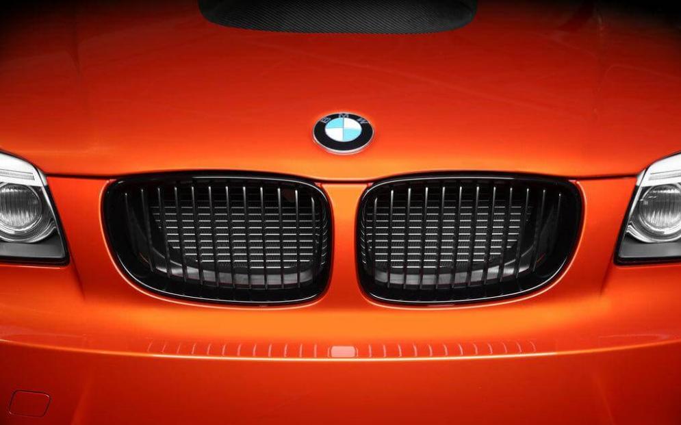Après restylage (2007 à 2010) / Simple lame Grilles de calandre noires BMW Série 1 E87 type M Performance (2004 - 2011) BMW Série 1 E87 - Grilles de calandre noires type M Performance (2004 - 2011)