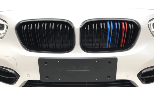 Grilles de calandre noires couleurs Motorsport BMW Série 1 F20 type M Performance (2011-2019) BMW Série 1 F20 - Grilles de calandre noires aux couleurs Motorsport (2011 - 2019)