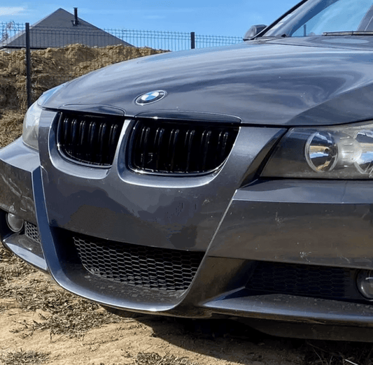 Avant restylage (2005 à 2008) Grilles de calandre noires BMW Série 3 E90 type M Performance (2005-2012) BMW Série 3 E90 - Grilles de calandre noire type M Performance (2005 - 2012)